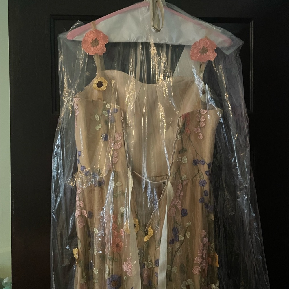 Teuta Matoshi Style Floral Garden Party Gown - Picture 7 of 10